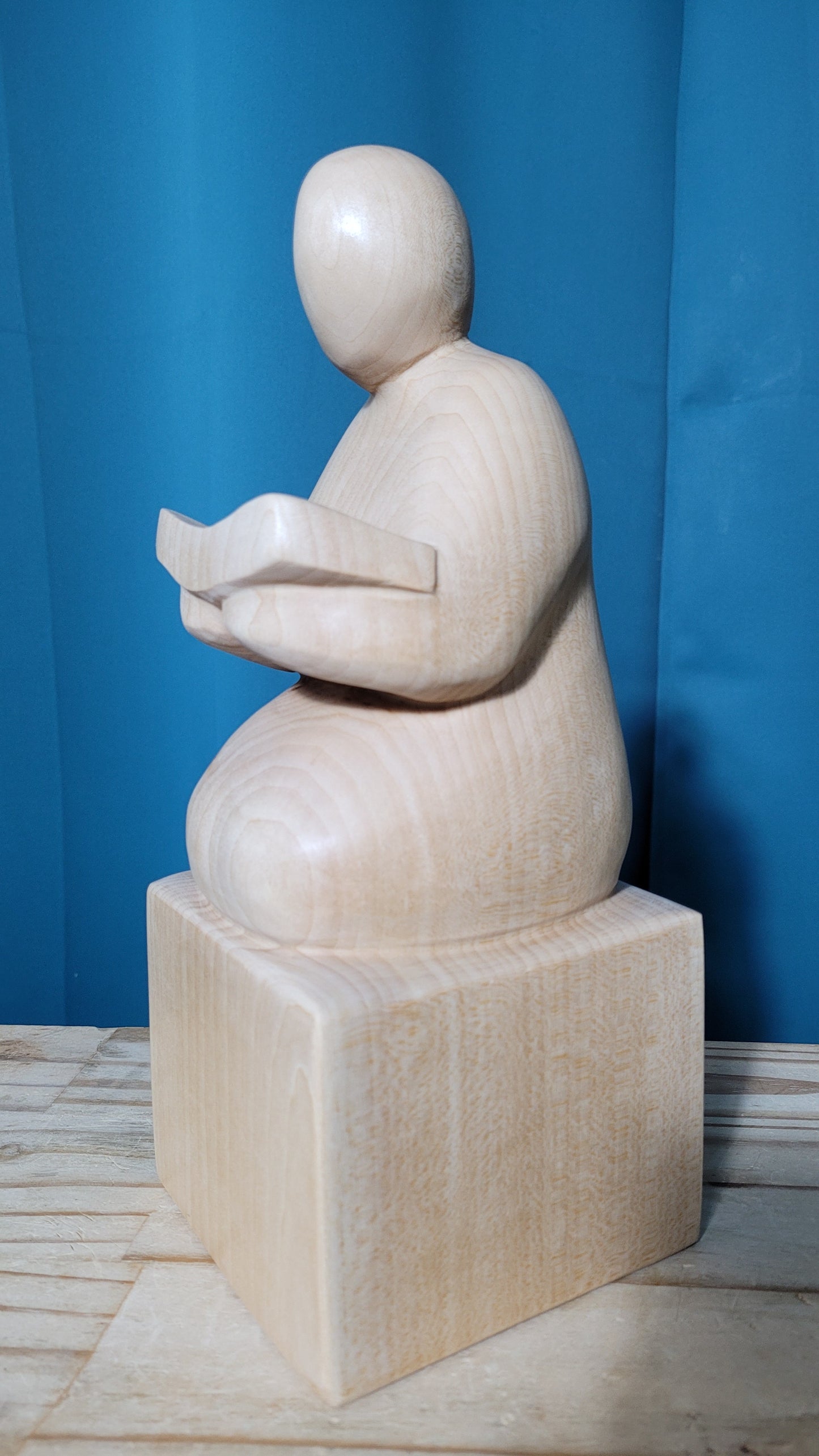 Le livre, sculpture contemporaine en bois de tilleul, Eveline David-Valette