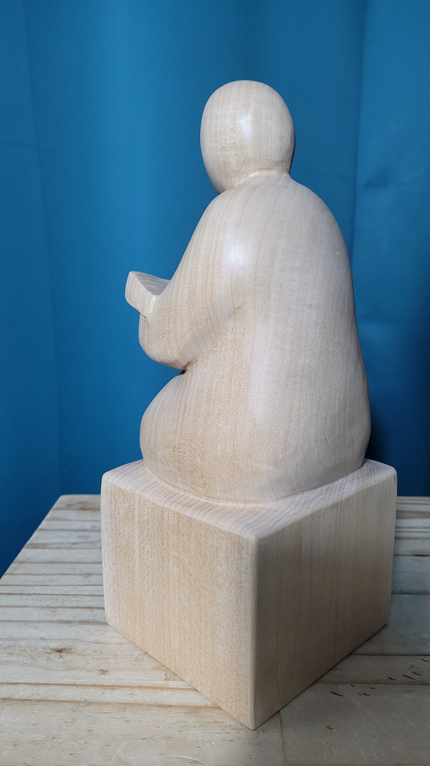 Le livre, sculpture contemporaine en bois de tilleul, Eveline David-Valette