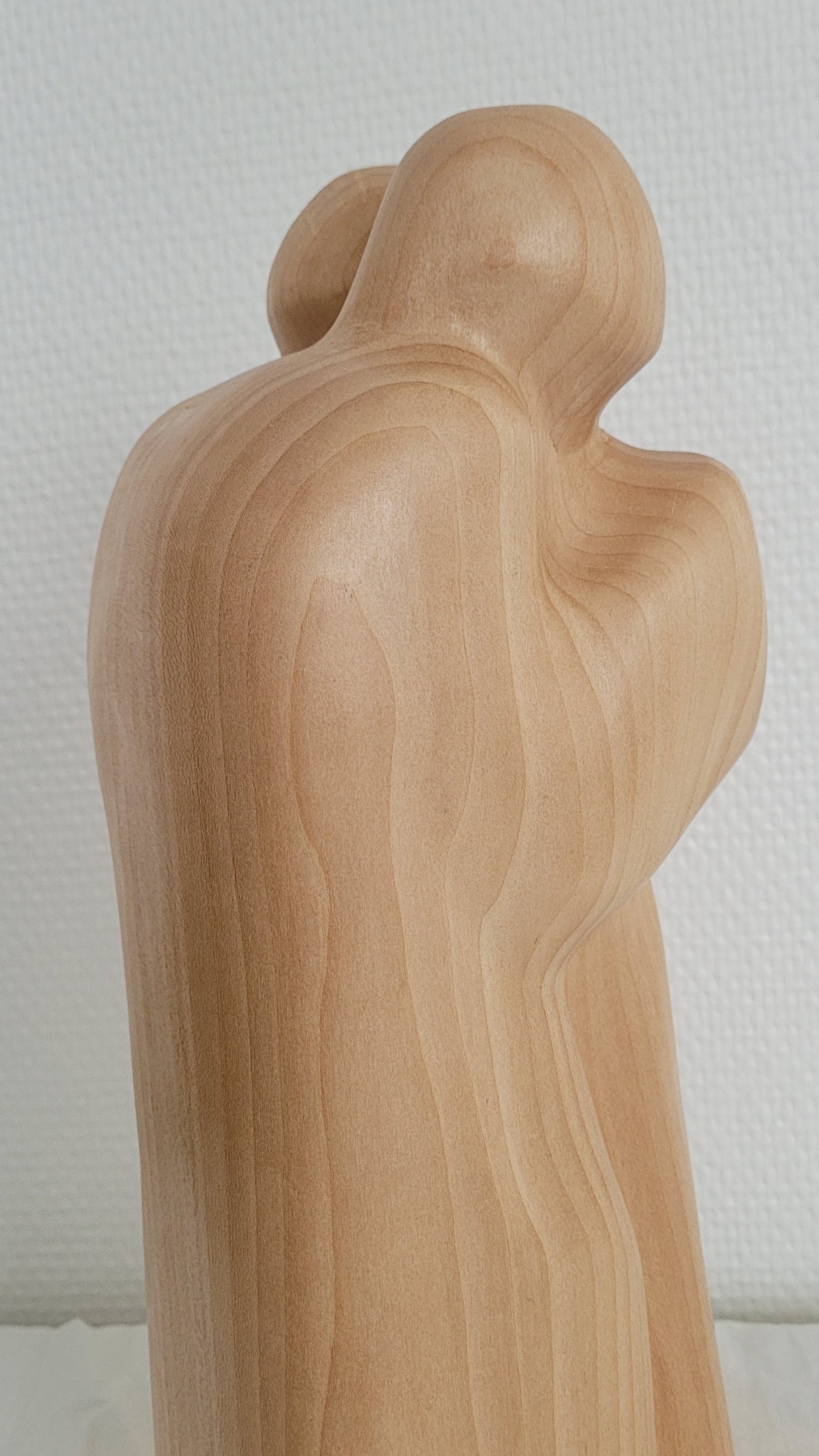 Consolation, sculpture contemporaine en bois de tilleul, Eveline David-Valette