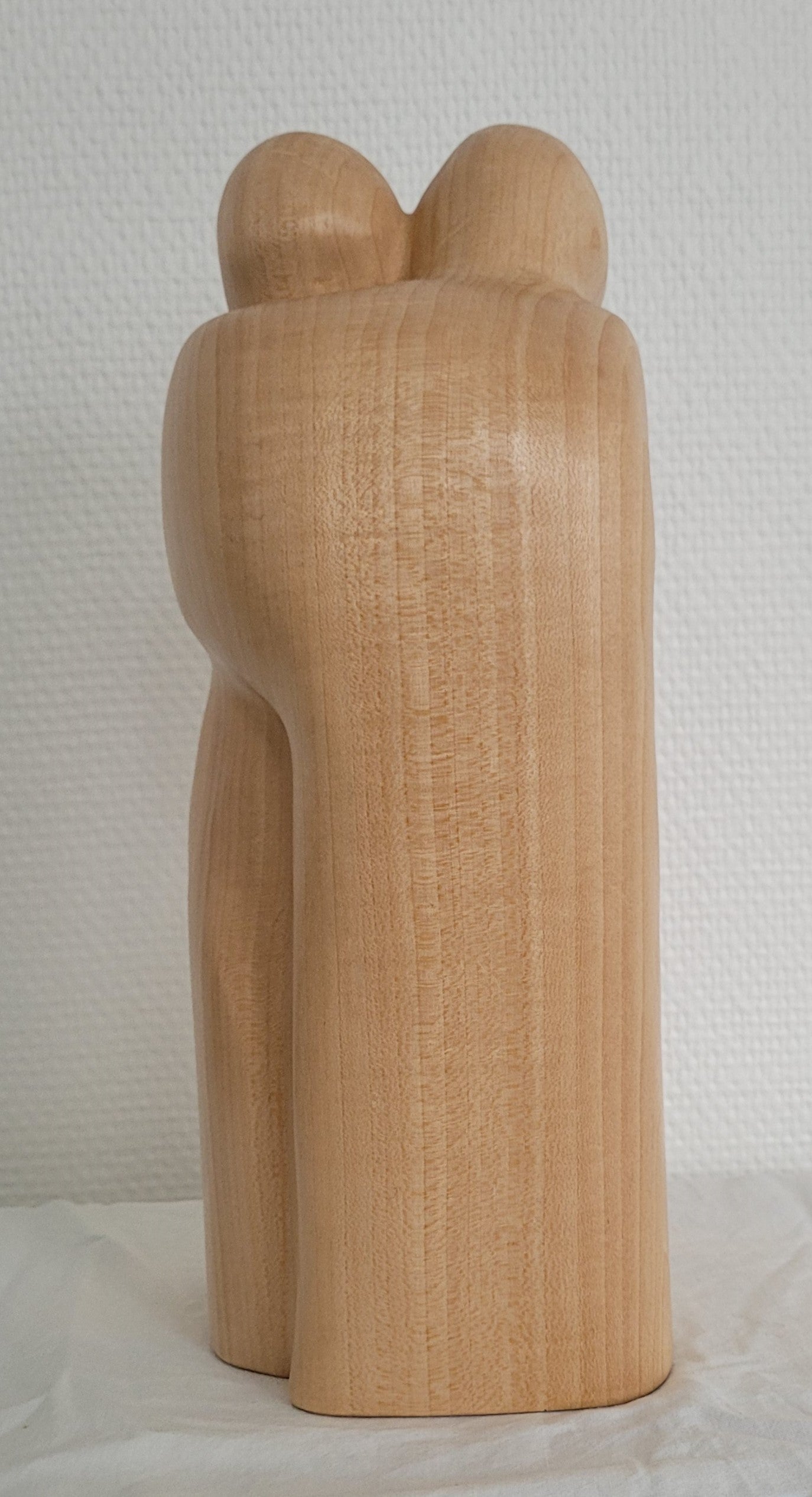 Consolation, sculpture contemporaine en bois de tilleul, Eveline David-Valette