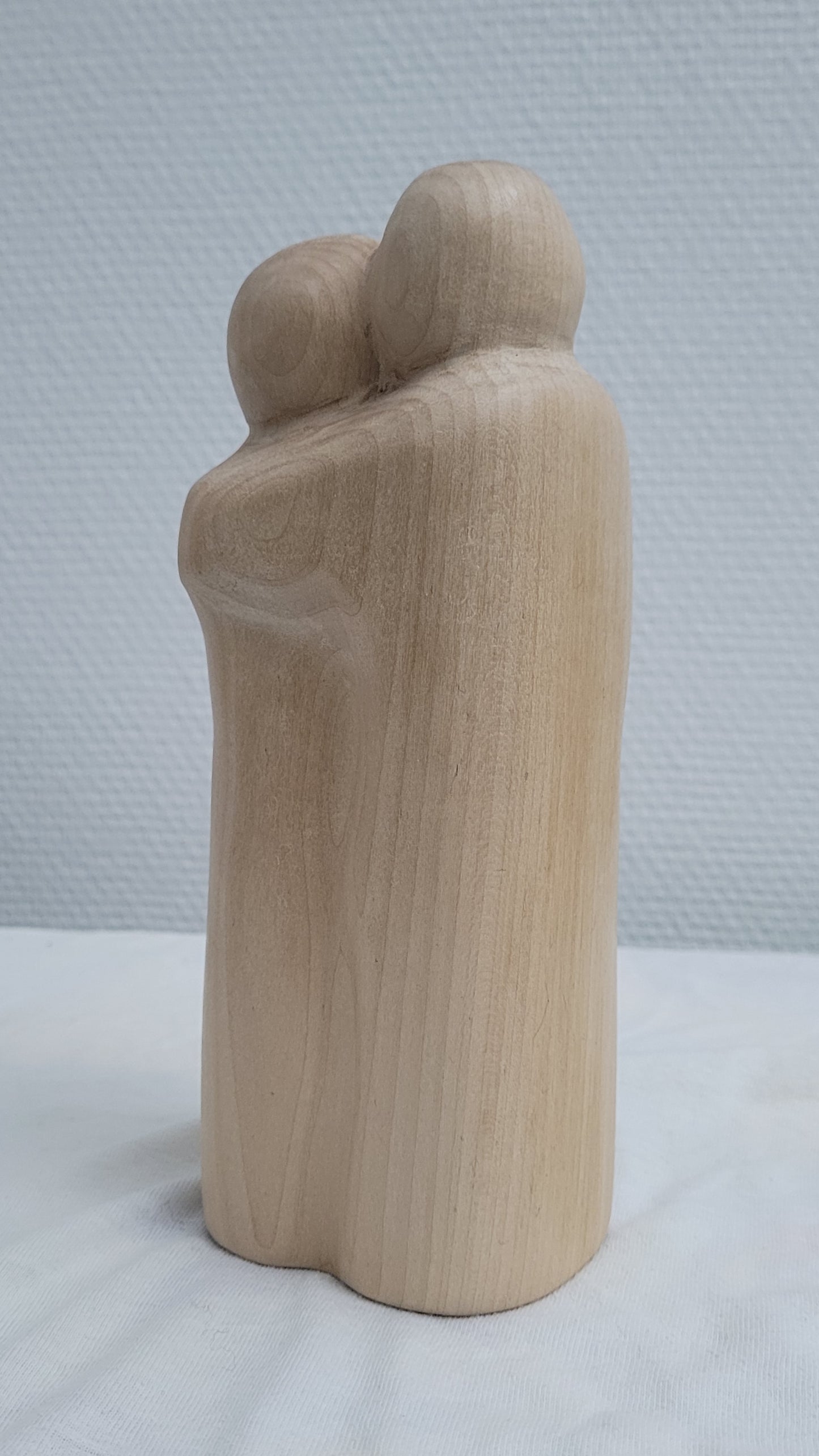 Les Amoureux, sculpture contemporaine en bois de tilleul, Eveline David-Valette